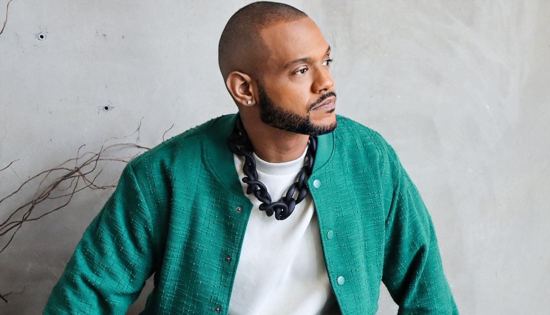 https://www.coreyemanuel.com/wp-content/uploads/2024/04/corey-emanuel-green-1.jpg